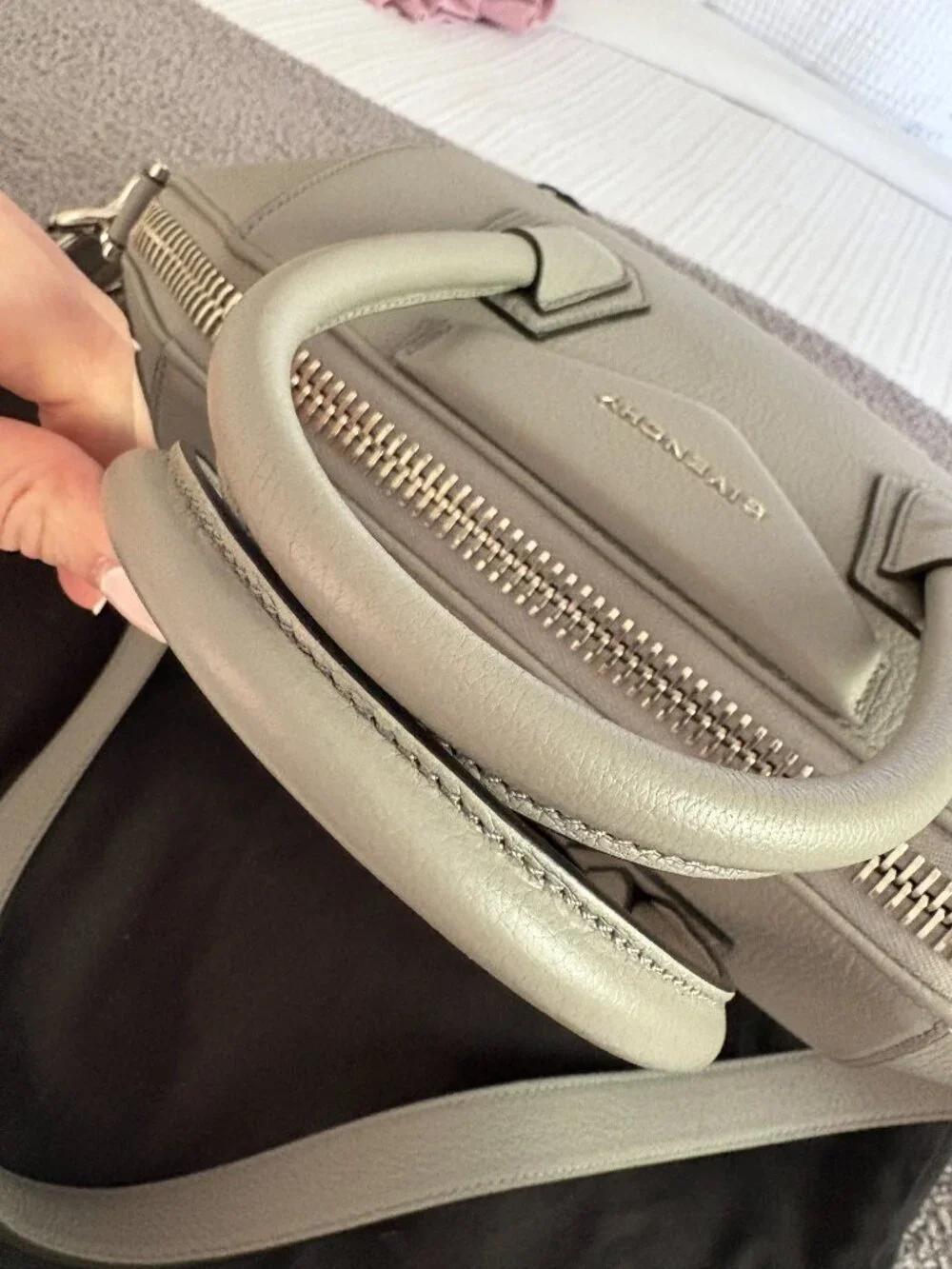 Givenchy Antigona Women's Hand Bag - Picture 10 of 16